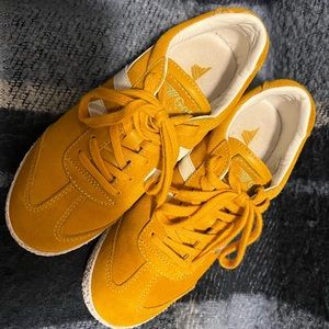 Gola Classics Lace Up Suede Sneaker In Yellow, Size 5.
